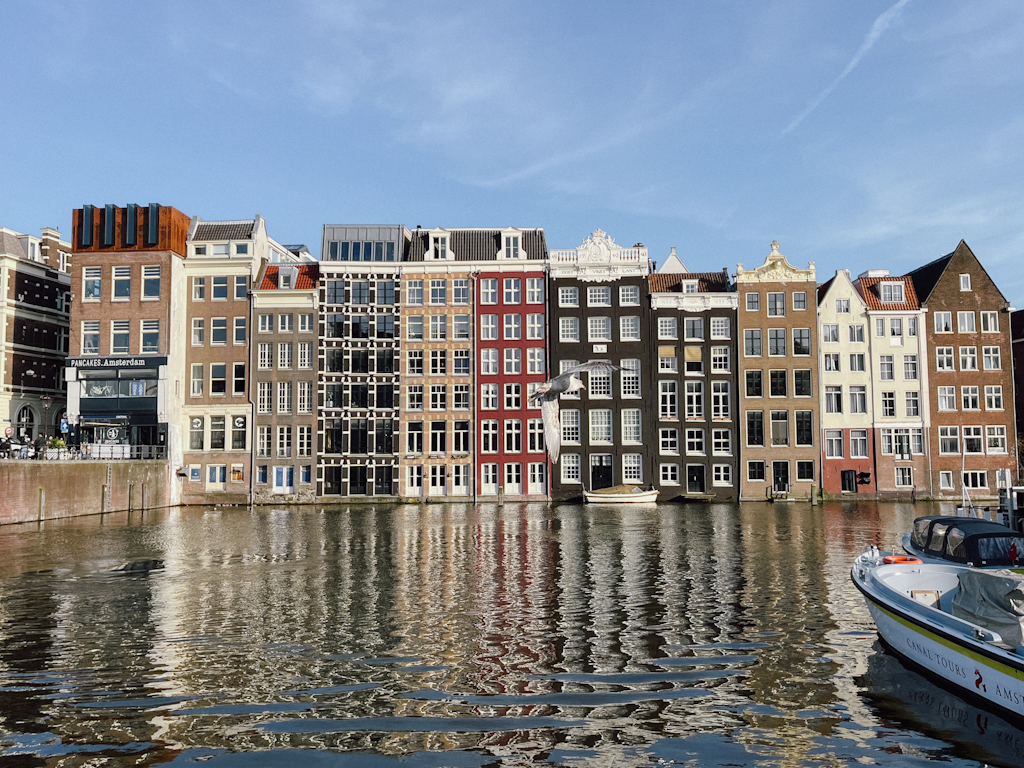 casas danzantes como llegar del aeropuerto de Ámsterdam al centro