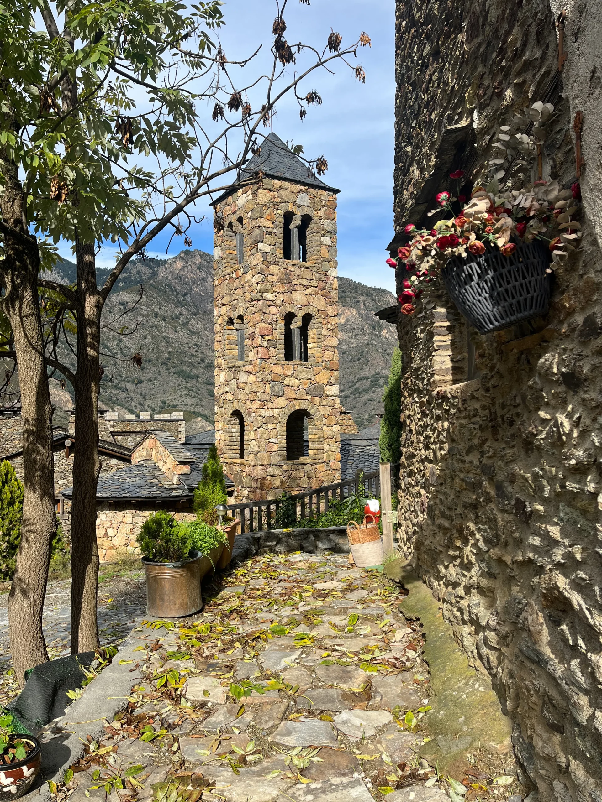 Auvinya iglesia sant ivo Iglesia románica Sant Ivo