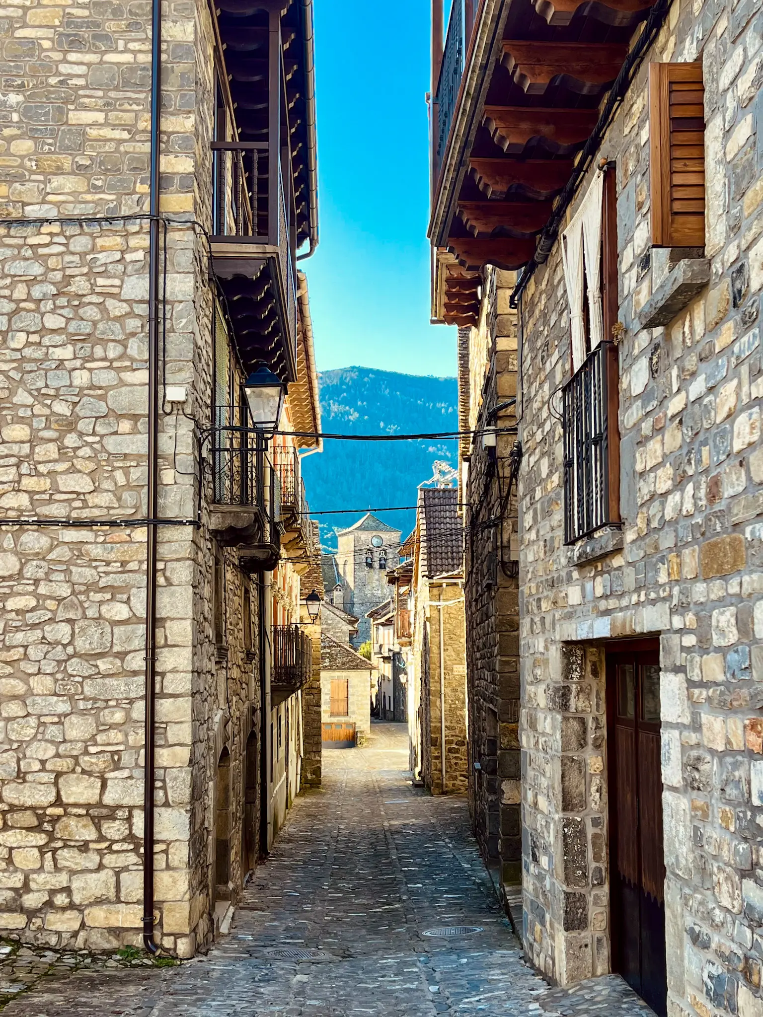 Ansó, uno de los pueblos bonitos de España en invierno
