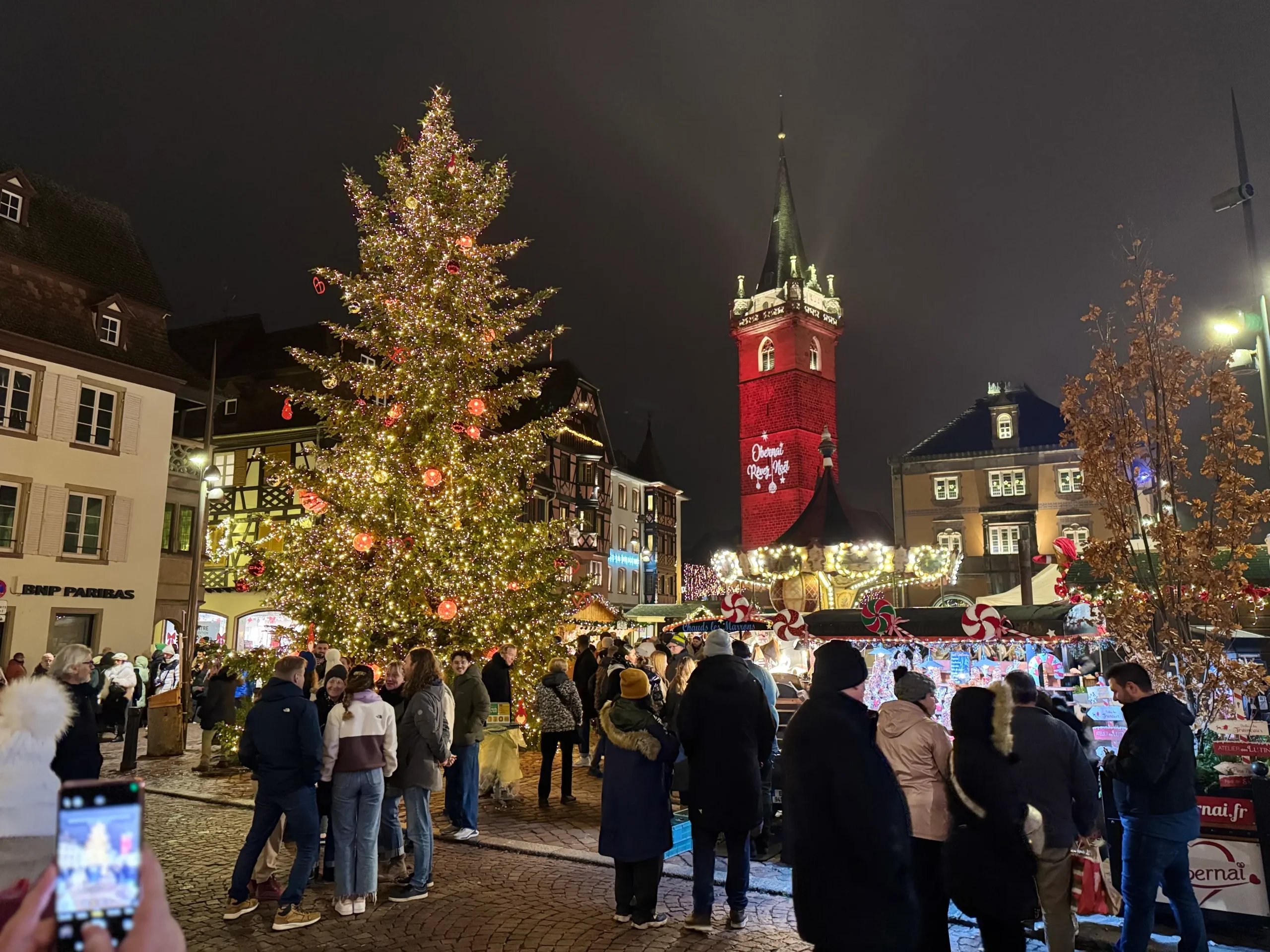 Mercado navideño de Obernai en la Place du Marché, Alsacia